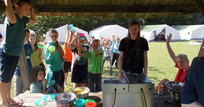 Pommesproduktion im Handwerkercamp (Foto: privat)