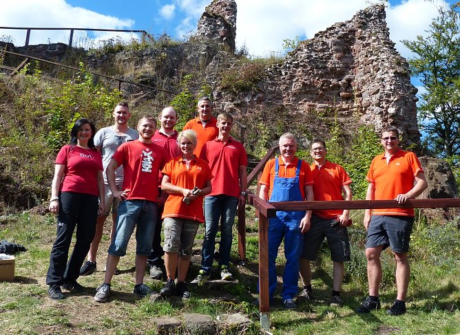 Arbeitseinsatz auf der Burgruine (Foto: KSK)