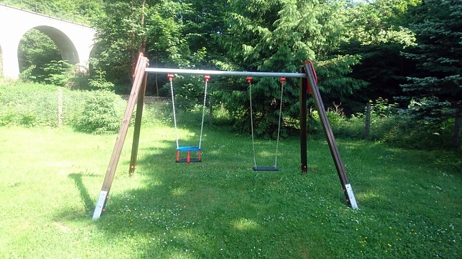 Schaukeln im Waldbad (Foto: Andrea Duitsmann) Schaukeln im Waldbad (Foto: Andrea Duitsmann)