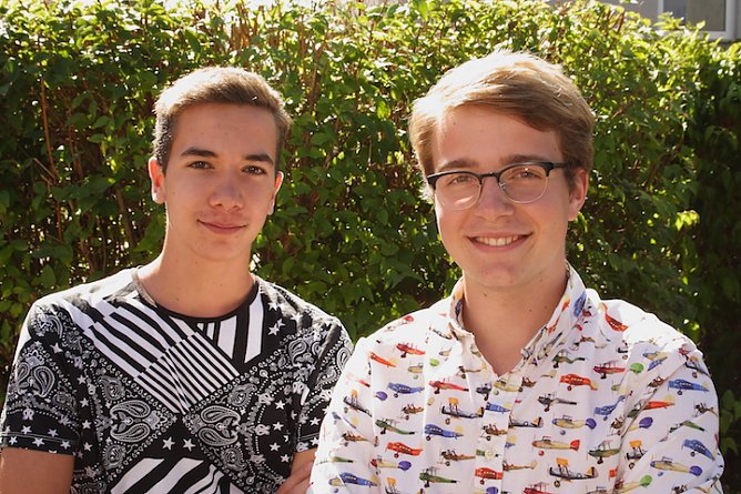 Gl&uuml;ckwunsch den beiden Vertretern der Sch&uuml;lerschaft: Konrad Feil (links) und Tobias Hildebrand (Foto: privat)