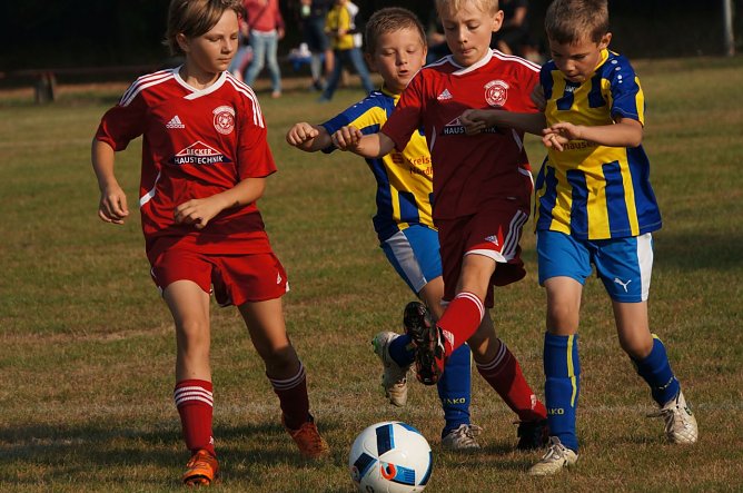 U 10 (E III) gegen Eintracht Sondershausen (Foto: Uwe Nebelung) U 10 (E III) gegen Eintracht Sondershausen (Foto: Uwe Nebelung)