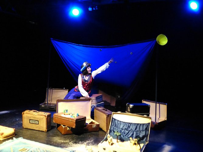 Zur&uuml;ck im TuD - das bezaubernde Kindertheaterst&uuml;ck "Sonne, Mond und Sterne" (Foto: Birgit Susemihl)