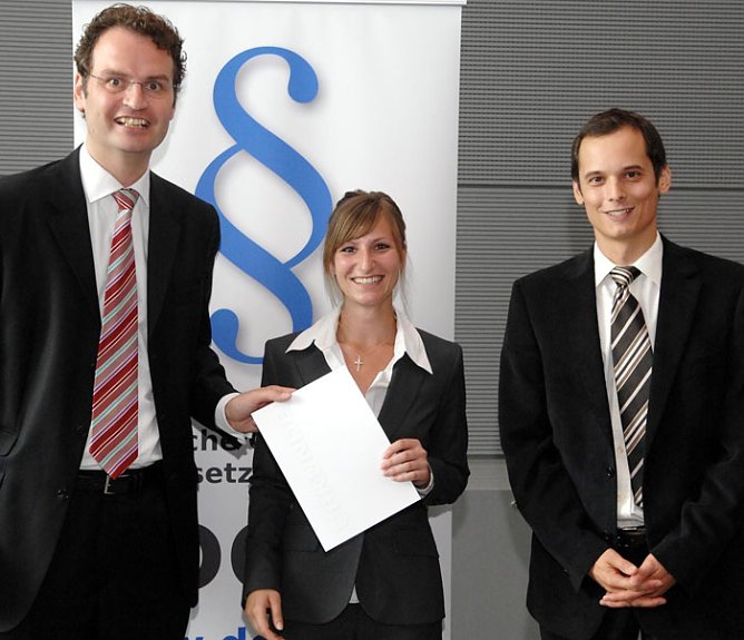 Ausgezeichnet (Foto: Bundestag) Ausgezeichnet (Foto: Bundestag)