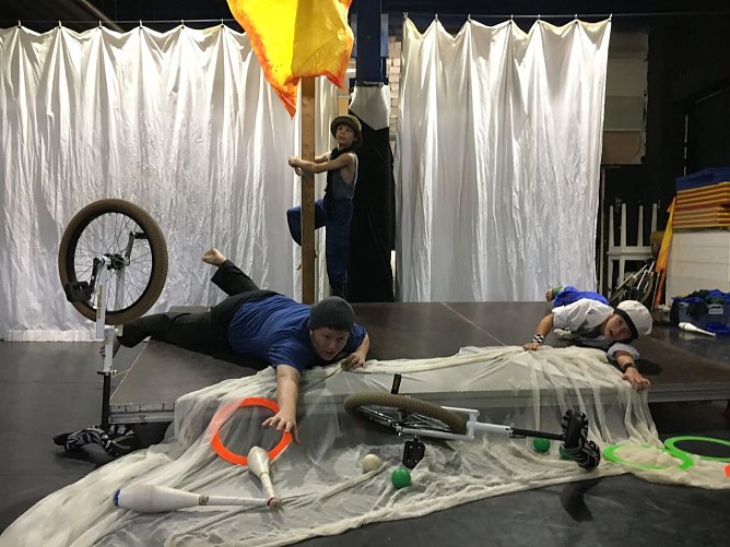 Das Floß ist los! - Zappelini sticht in See (Foto: Jessica Piper) Das Floß ist los! - Zappelini sticht in See (Foto: Jessica Piper)