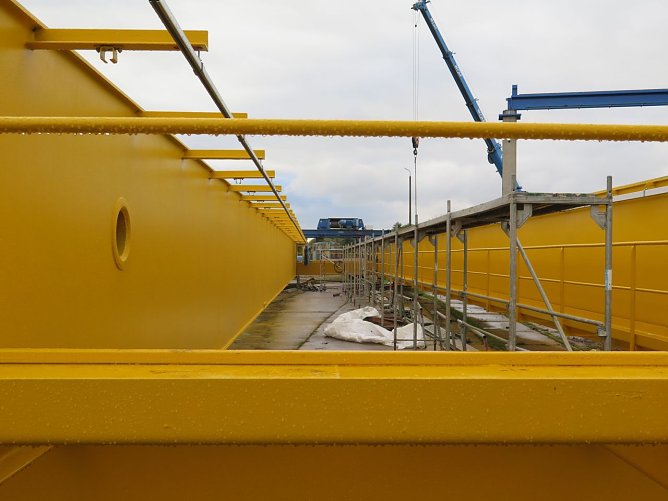 Mit der Kranbahn können nun 40 Tonnen schwere Teile bewegt werden (Foto: Universalbeton Heringen) Mit der Kranbahn können nun 40 Tonnen schwere Teile bewegt werden (Foto: Universalbeton Heringen)