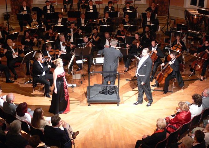 Gala zum Auftakt (Foto: Theater)