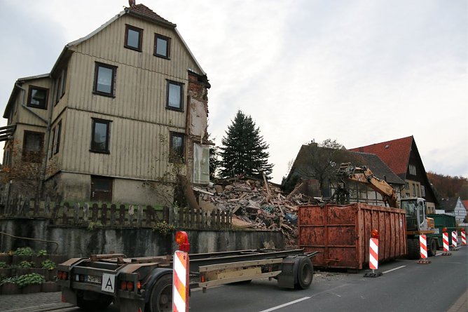 Dieses Haus in der Dr.-Kremser-Stra&szlig;e wird abgerissen.  (Foto: S. Schedwill)