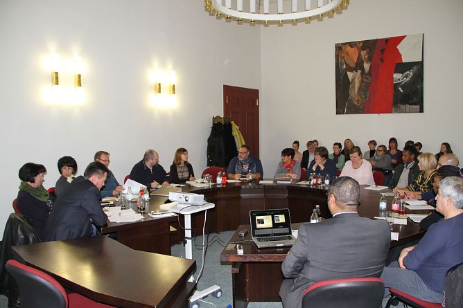 Die Sprachklassen waren gestern auch Thema im Integrationsbeirat (Foto: Angelo Glashagel)