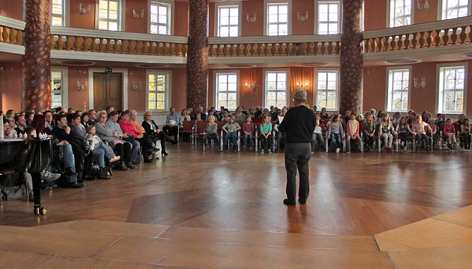 Getanzt und gesungen (Foto: Karl-Heinz Herrmann) Getanzt und gesungen (Foto: Karl-Heinz Herrmann)