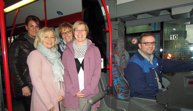 Erstes Treffen in der Bahn (Foto: M. Bachmann)