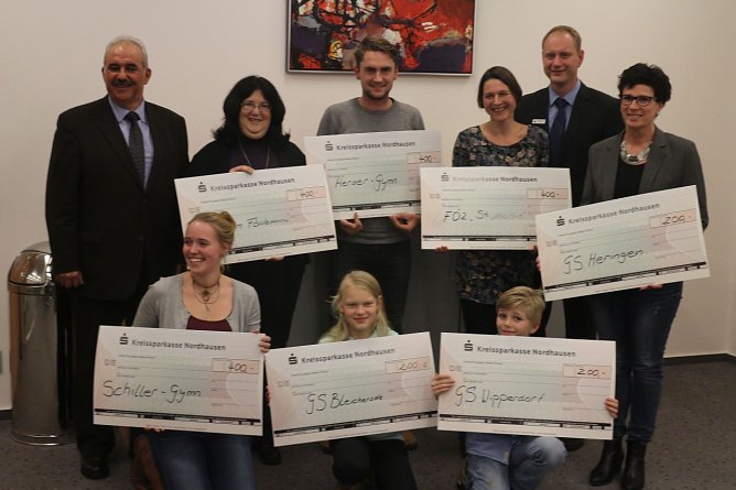 In der Kreissparkasse wurden heute wieder die bewegten Schulen des Landkreise ausgezeichnet (Foto: Angelo Glashagel)