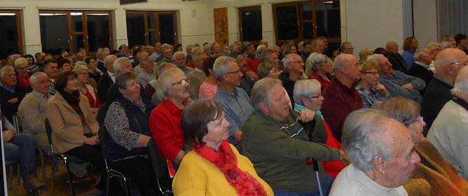 Viele Zuh&ouml;rer (Foto: H. U. Klemm)