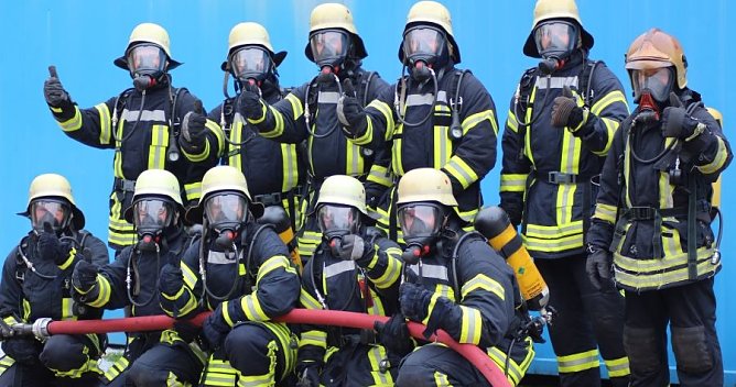 Hei&szlig;e Ausbildung im Brandcontainer (Foto: Feuerwehr Ellrich)