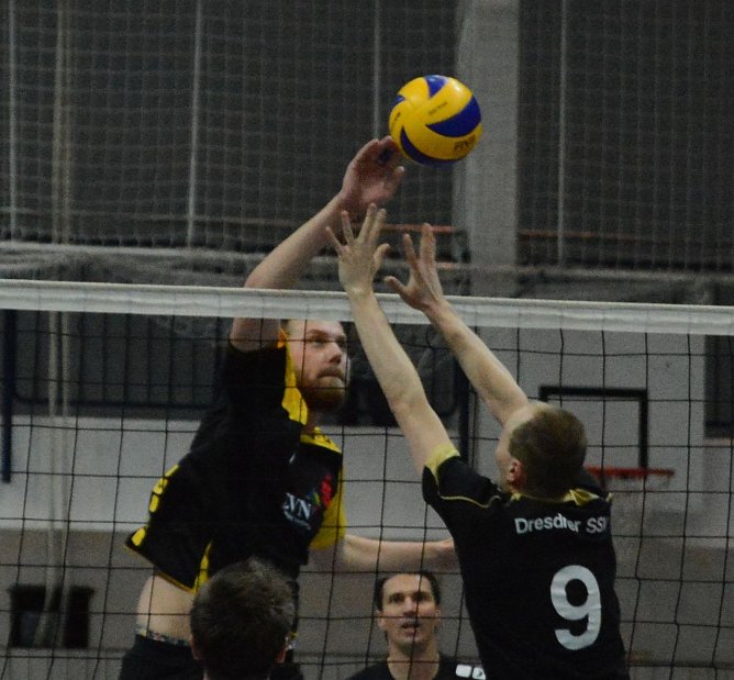 Angriff &uuml;ber die Mitte - Andreas Otten h&auml;tte gern noch mehr Akzente &uuml;ber die Mitte gesetzt (Foto: Sandra Arm)