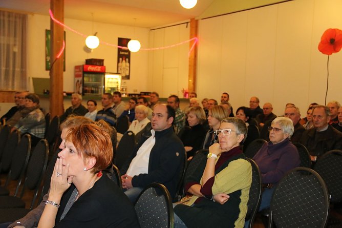 Rund 50 Interessierte waren zur Einwohnerversammlung nach Niedersachswerfen gekommen. (Foto: S. Schedwill)