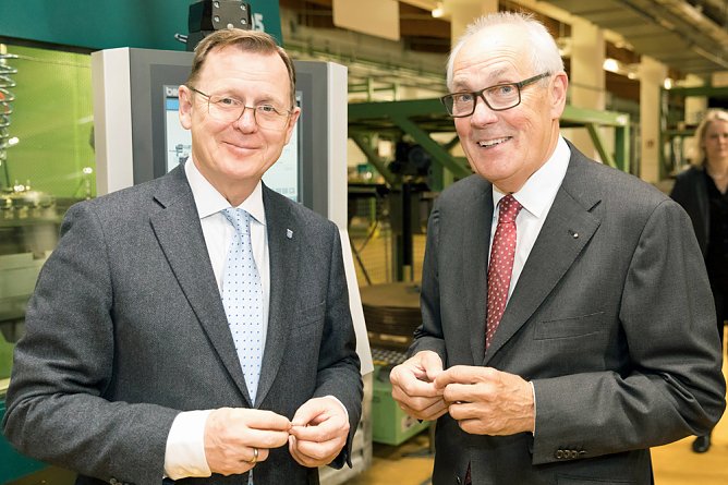 Ministerpräsident zu Gast im WAGO-Werk Sondershausen (Foto: WAGO) Ministerpräsident zu Gast im WAGO-Werk Sondershausen (Foto: WAGO)