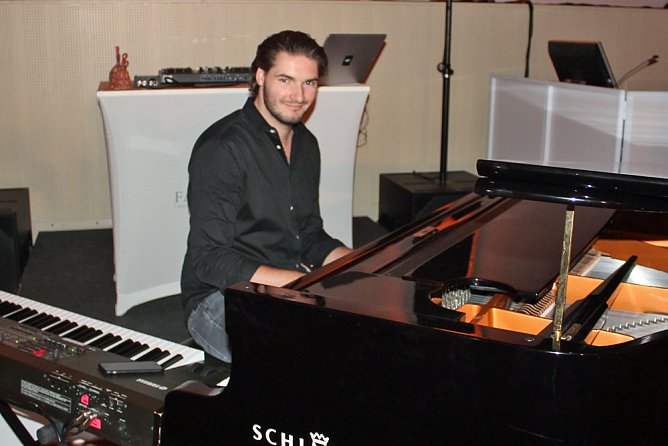 Sehr gut besuchte Party wurde zum Erfolg (Foto: Karl-Heinz Herrmann)