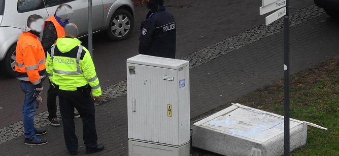 Schaltkasten besch&auml;digt (Foto: Peter Blei)