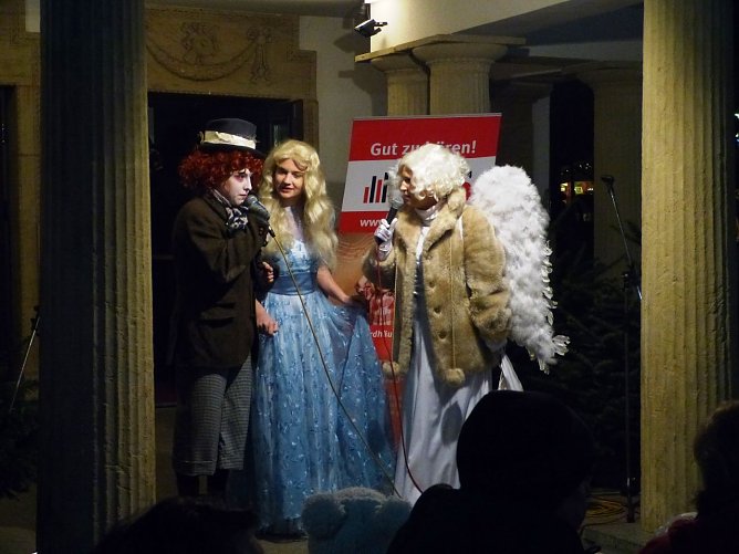 Alice und der Hutmacher verbargen sich hinter dem 20. Türchen (Foto: Birgit Susemihl) Alice und der Hutmacher verbargen sich hinter dem 20. Türchen (Foto: Birgit Susemihl)