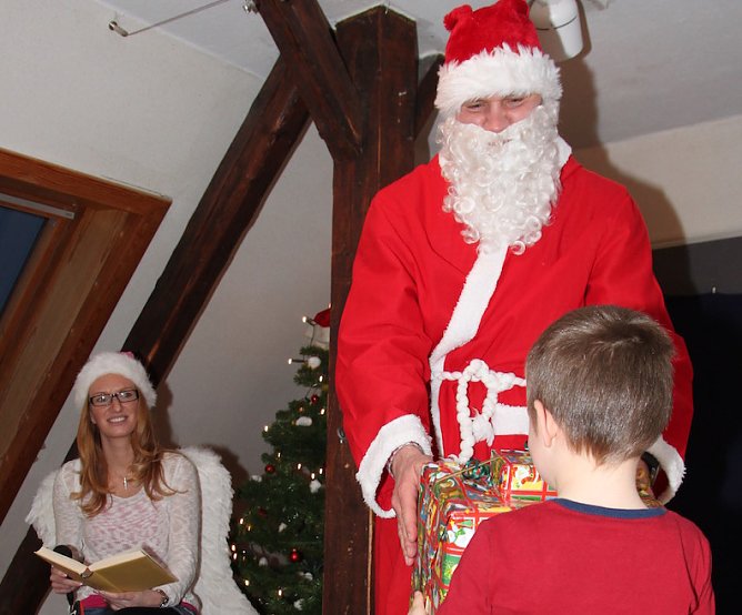 Frohe Weihnacht im Kinderhaus (Foto: Sylvia Spehr)