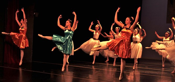 Die Sch&ouml;ne und das Biest - Premiere des Tanzstudio Radeva im Nordh&auml;user Theater (Foto: Angelo Glashagel)