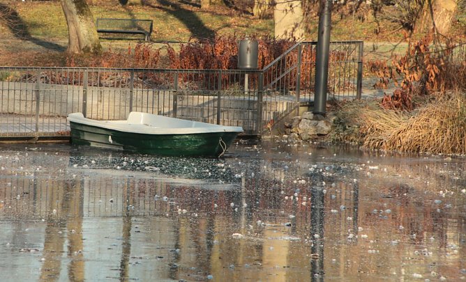 Lebensgefahr auf dem Eis - Wasserwacht gibt Tipps zum richtigen Verhalten (Foto: Angelo Glashagel)