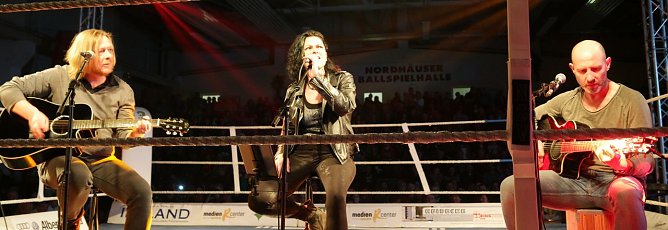 Kultur gab es auch beim Heimboxkampf: Die "IG Sitz" (Foto: nnz)