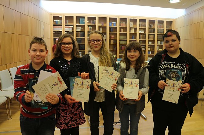 Die besten Vorleser im Kreis - Sebsatian, Hannah, Emma, Kiara und Aline (Foto: Angelo Glashagel) Die besten Vorleser im Kreis - Sebsatian, Hannah, Emma, Kiara und Aline (Foto: Angelo Glashagel)