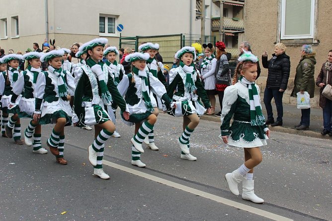 Närrinnen und Narren ziehen durch die Stadt (2) (Foto: Karl-Heinz Herrmann) Närrinnen und Narren ziehen durch die Stadt (2) (Foto: Karl-Heinz Herrmann)