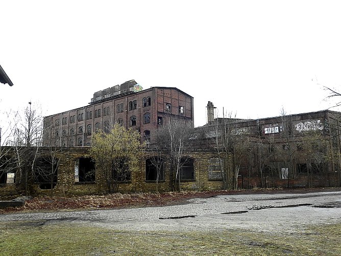 Peter Blei in der Brikettfabrik (Foto: Peter Blei) Peter Blei in der Brikettfabrik (Foto: Peter Blei)