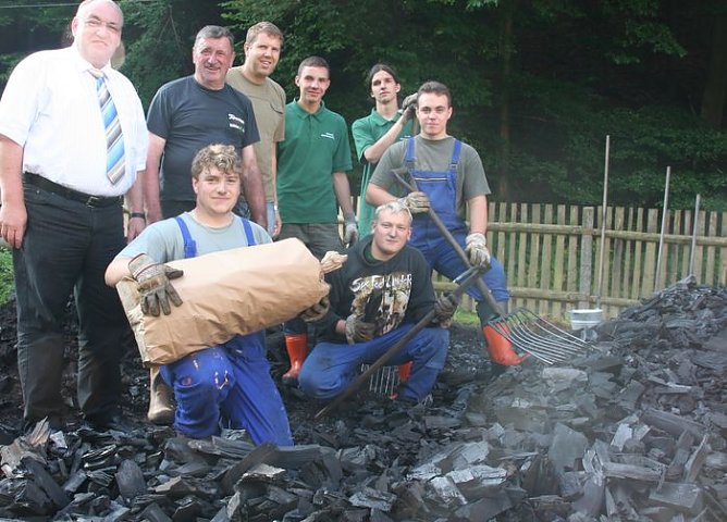 Verkohlt (Foto: Forstamt) Verkohlt (Foto: Forstamt)