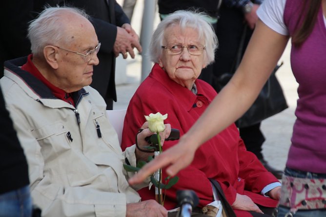 Auch im Vorjahr hat die Stadt  der Bombardierung Nordhausens mit einer Sch&uuml;ler-Gedenkveranstaltung, mit Zeitzeugengespr&auml;chen und einer  Kranzniederlegung gedacht (Foto: Pressestelle Stadt Nordhausen)