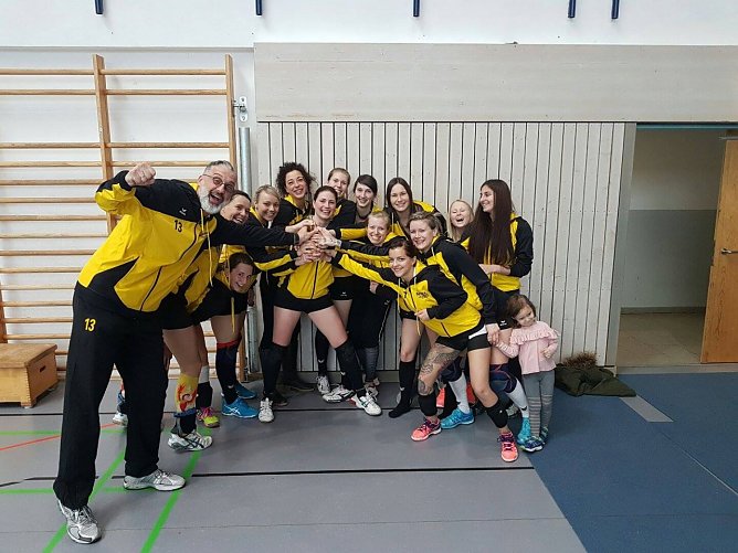 Hammerhartes Wochenende für die SVC Damen (Foto: Sandra Arm) Hammerhartes Wochenende für die SVC Damen (Foto: Sandra Arm)