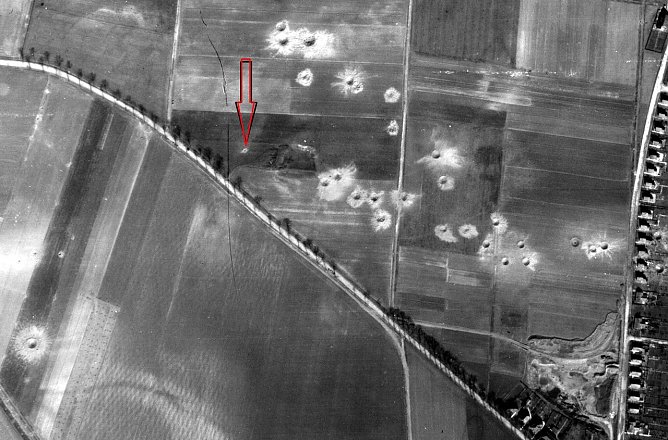 Die Fundstelle auf einer Aufnahme im April 1945 (Foto: privat)