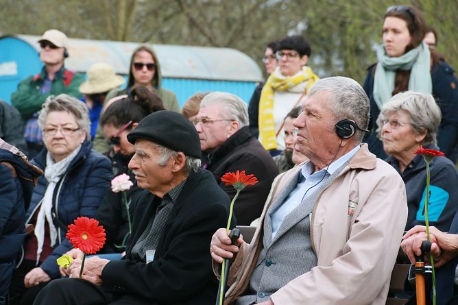 &Uuml;berlebende des KZ Mittelbau-Dora geh&ouml;rten in Ellrich mit zu den G&auml;sten. (Foto: Susanne Schedwill)