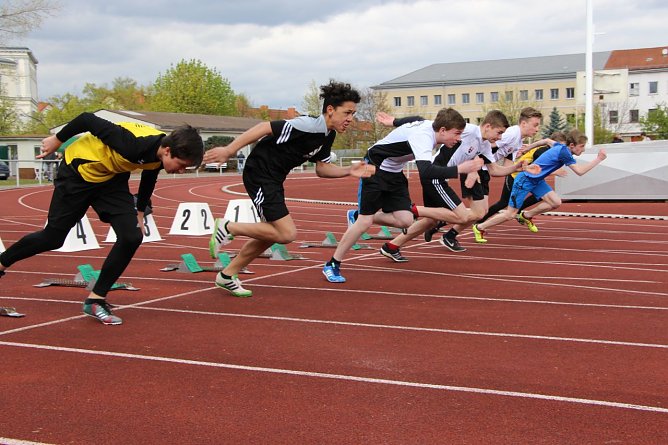 Bahneröffnung auf dem Hohekreuzsportplatz (Foto: Uwe Tittel) Bahneröffnung auf dem Hohekreuzsportplatz (Foto: Uwe Tittel)