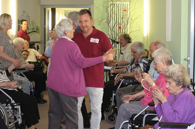 Geburtstag imSeniorenzentrum (Foto: St. Peter)