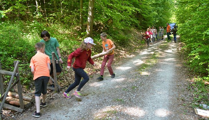 Waldjugendspiele im Bleicher&ouml;der Stadtwald (Foto: Forstamt Bleicherode-S&uuml;dharz)