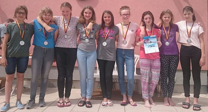 Humboldts Schwimmerinnen und Schwimmer kämpften beim Landesfinale in Erfurt (Foto: Werner Hütcher) Humboldts Schwimmerinnen und Schwimmer kämpften beim Landesfinale in Erfurt (Foto: Werner Hütcher)