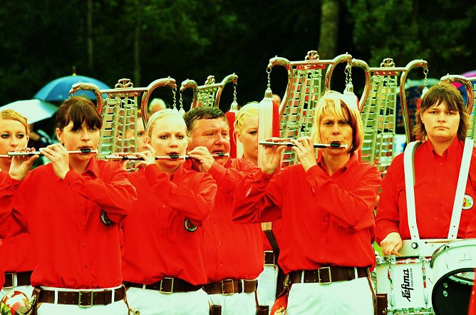 Ziegelröder Spielmannszug (Foto: Emil Schreiber) Ziegelröder Spielmannszug (Foto: Emil Schreiber)