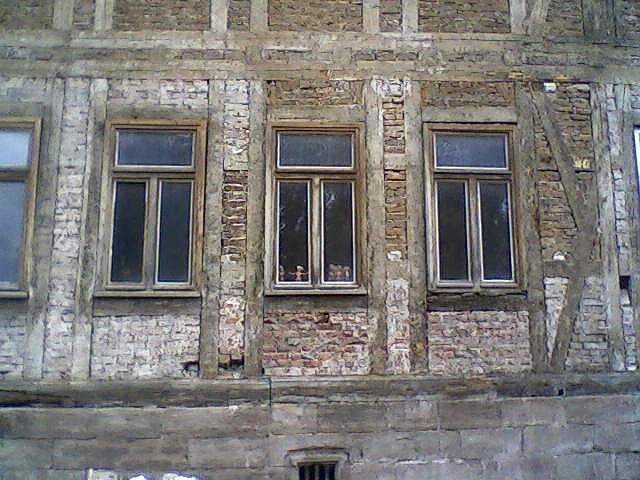 Barbie-Puppen im Fenster (Foto: D. Reinhardt) Barbie-Puppen im Fenster (Foto: D. Reinhardt)