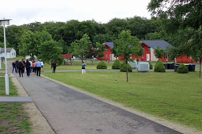Barrierefreies Wegenetz im Ferienpark Feuerkuppe... (Foto: Karl-Heinz Herrmann)