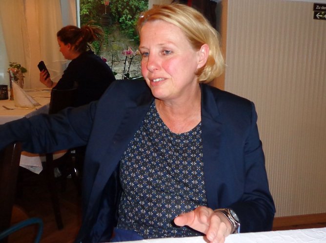 Jutta Krauth beim SPD-Stammtisch (Foto: Hans-Georg Backhaus)