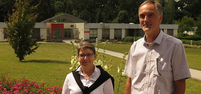 Unterschied in der Gr&ouml;&szlig;e, fachlich aber auf Augenh&ouml;he: B&ouml;hler und Weder (Foto: nnz)