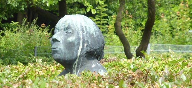 Bronzeplastik der Erfurter K&uuml;nstlerin Anke Besser-G&uuml;th (Foto: Heidelore Kneffel)