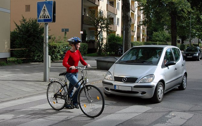 Absteigen und schieben (Foto: ADAC e.V. M. Beutel)