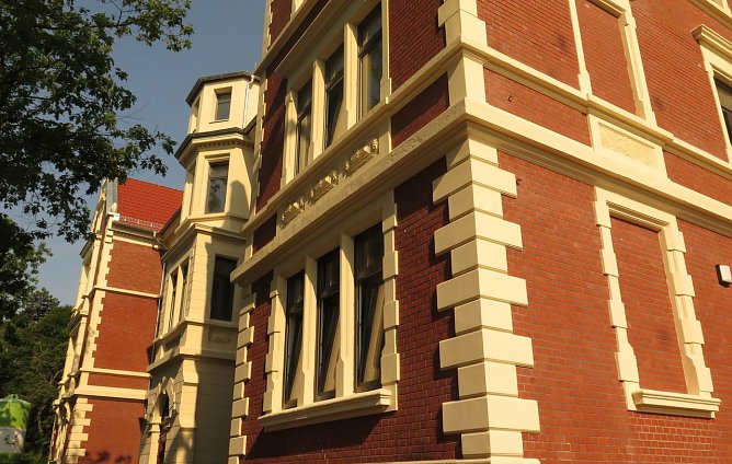 Klinkerfassade an der S&uuml;dseite (Foto: SHK)