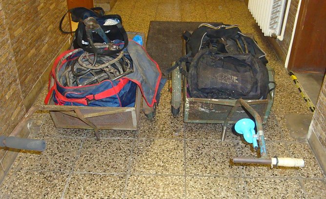 Bollerwagen liegen gelassen (Foto: Polizei)