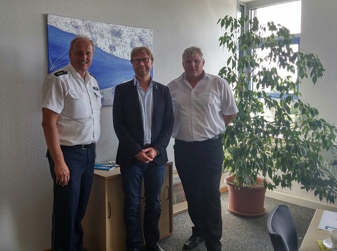 v.l.n.r. Leiter der LPI, PD Detlev Schum; Dirk Adams MdL, Fraktionsvorsitzender von B&Uuml;NDNIS 90/DIE GR&Uuml;NEN im Th&uuml;ringer Landtag; Leiter der KPI, KOR Detlef Grabs (Foto: Bettina Ehrhardt)