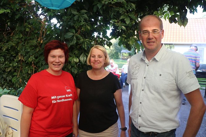 Kreisvorsitzende Anika Gruner, Kandidatin Jutta Krauth und Landrat Matthias Jendricke (Foto: Angelo Glashagel)